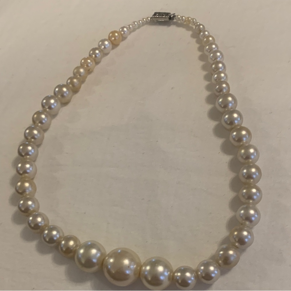 Elegant Pearl Necklace